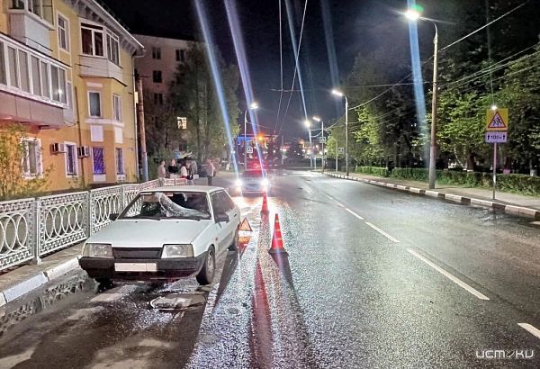 В Орле пешеход попал под колеса автомобиля, шагая по проезжей части В Орле пешеход попал под колеса автомобиля, шагая по проезжей части