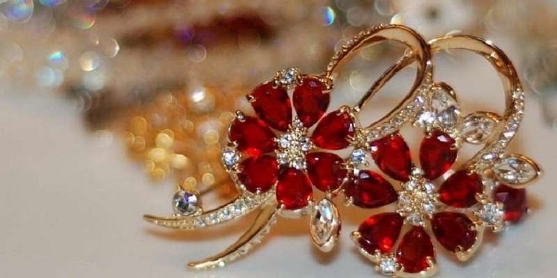 Орловчанка украла у подруги украшения, а на вырученные деньги купила алкоголь