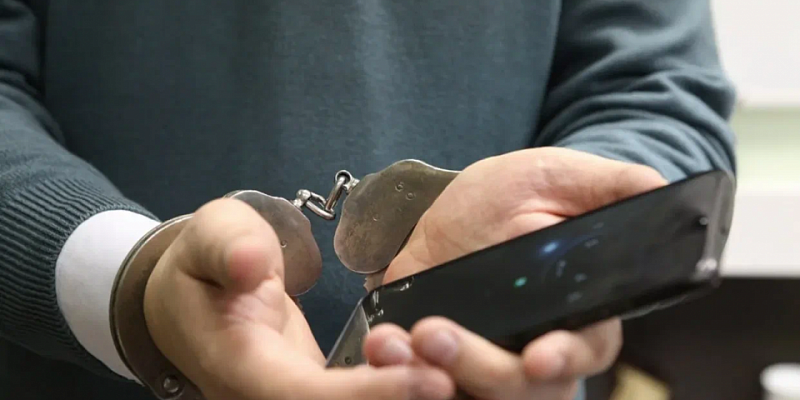 кража полицейские УМВД  В Железнодорожном районе Орла раскрыта кража мобильного телефона