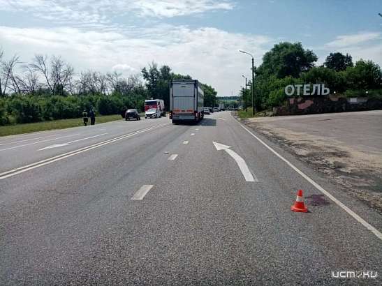 На орловской трассе женщина попала под колёса авто, перебегая дорогу в неположенном месте На орловской трассе женщина попала под колёса авто, перебегая дорогу в неположенном месте