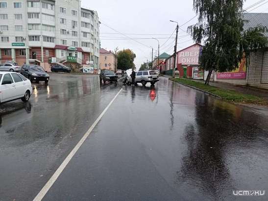 В Ливнах дорогу не поделили два «ВАЗа». Пострадали четыре человека