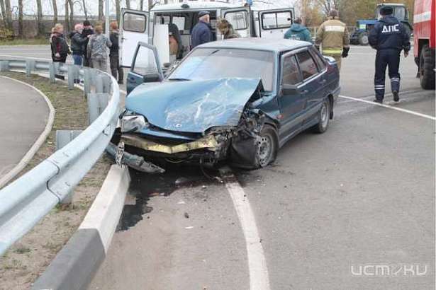 ВАЗ и УАЗ столкнулись в Орловской области. Пострадали 5 человек ВАЗ и УАЗ столкнулись в Орловской области. Пострадали 5 человек