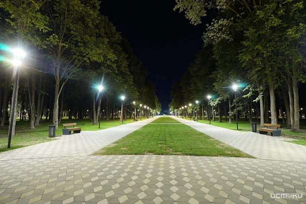 "Чтобы подойти ко входу нужно пройти через ад": орловская семья поделилась впечатлениями от прогулки по обновленному парку Победы