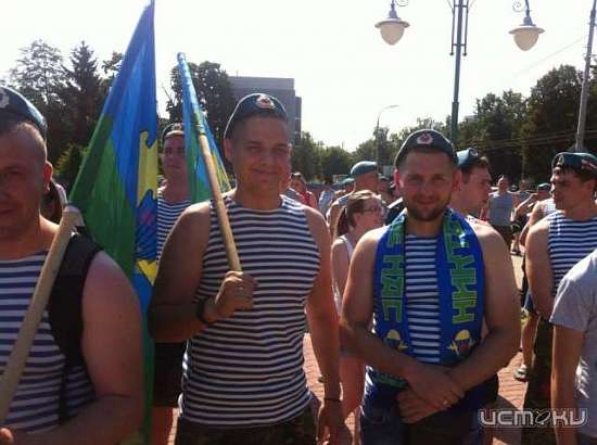 В Орле проходит митинг, посвященный Дню ВДВ
