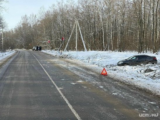 Под Орлом водитель легковушки не справился с управлением и улетел в кювет