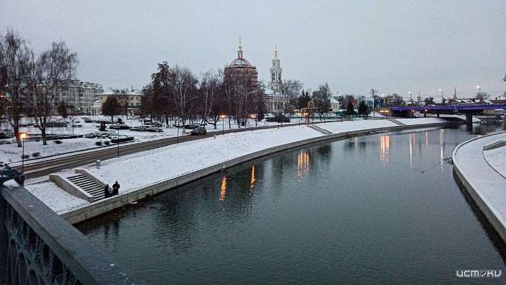 «А снег идет, а снег идет...»: зимняя погода накрыла Орел