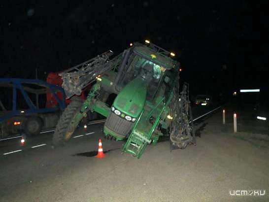 На Орловщине сельхозмашина въехала в иномарку