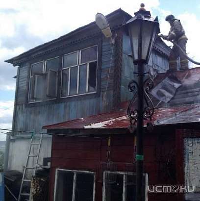 В Болхове пожарные тушили старинное здание