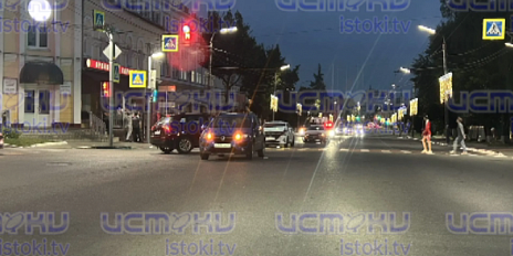 Вчера вечером на пересечении улиц Максима Горького и Красноармейской произошла тройная авария