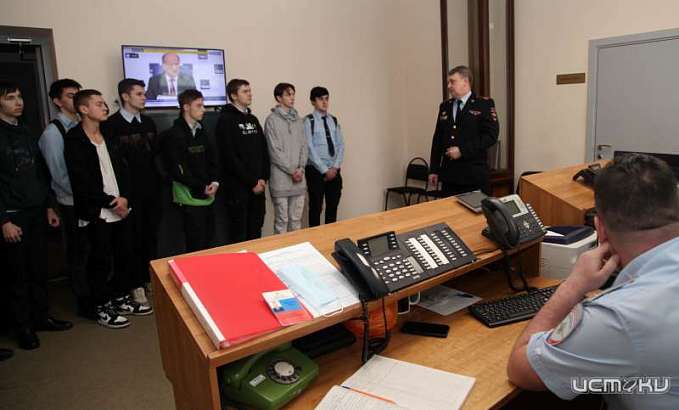 В дежурной части орловской полиции "десантировались" студенты