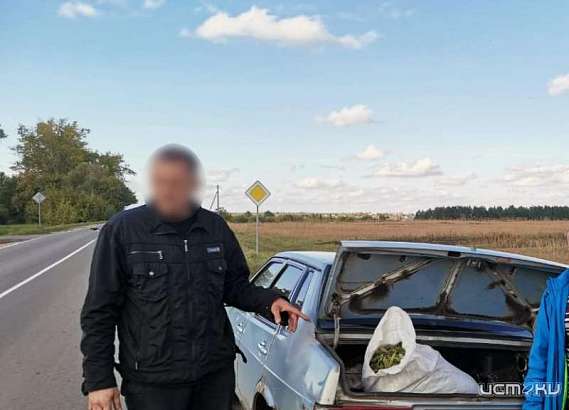В авто жителя Малоархангельского района нашли около 7 кг конопли