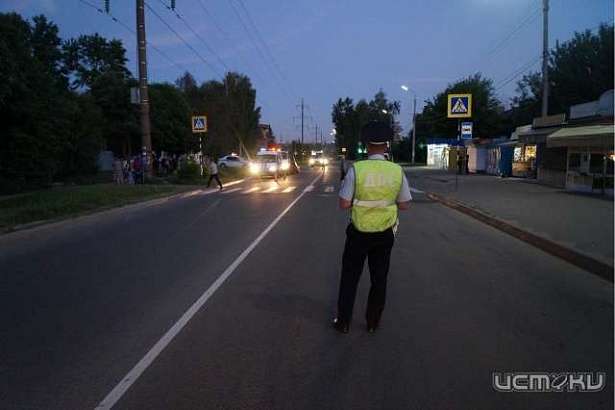 В Орле мотоциклист без прав сбил ребенка на пешеходном переходе
