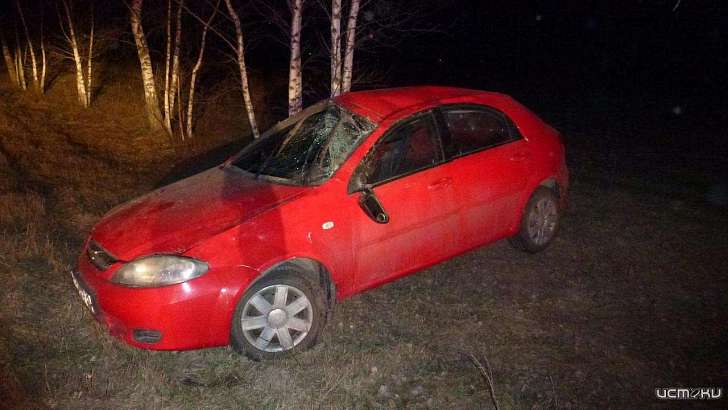 На Орловщине иномарка улетела с трассы и перевернулась