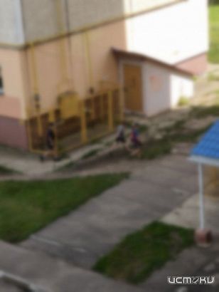 Опасные игры: в Орле дети с высоты швыряли на прохожих водяные бомбы и бутылки