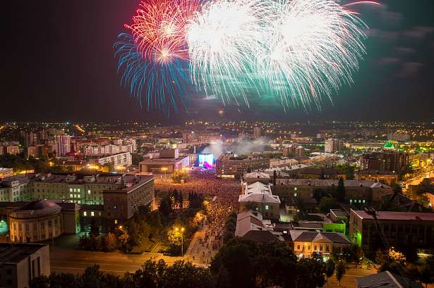 Салют был музыкальным