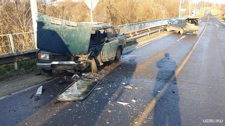 «Девятка» vs «семерка»: четверо человек получили травмы в ДТП под Орлом «Девятка» vs «семерка»: четверо человек получили травмы в ДТП под Орлом