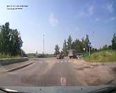 В Сети появилась видеозапись, как во Мценске мужчина выпадает из «Жигулей» во время движения