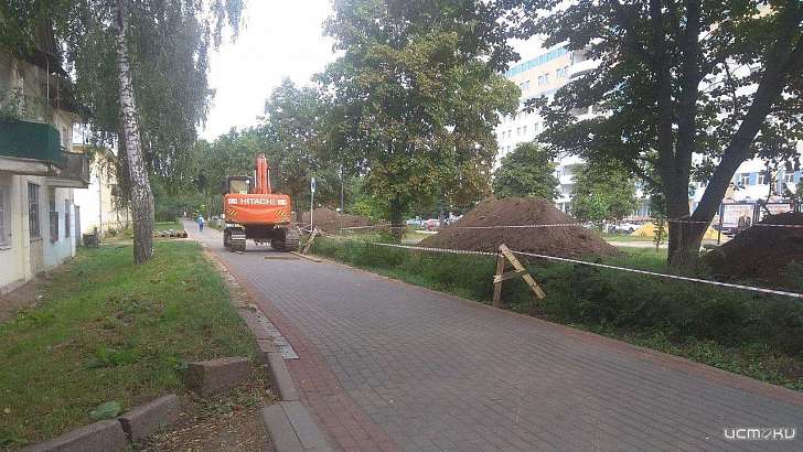 На бульваре Победы в Орле уничтожают газон