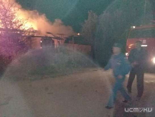 62-летний мужчина погиб в полыхавшем доме в Верховском районе