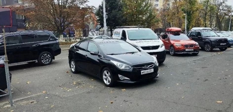 Орловчане жалуются на хаотичную парковку у „Атолла“