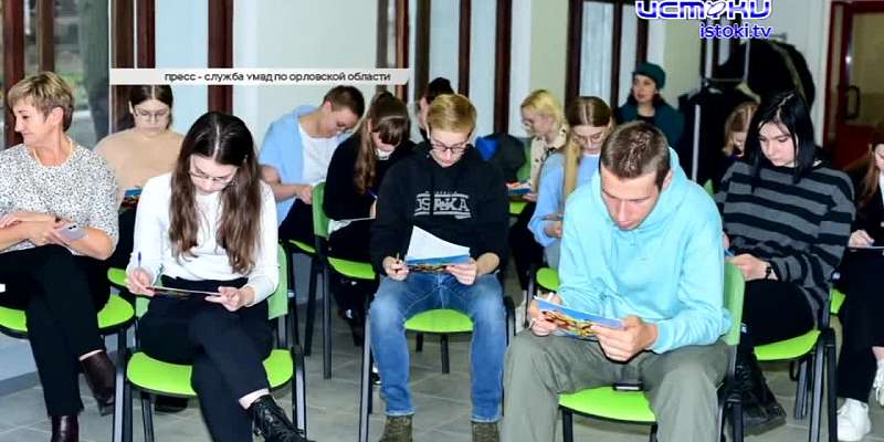 В Орле на Красном мосту начали устанавливать освещение, участник СВО, приехавший в отпуск, сделал сюрприз своим детям, а мы выбрали "Народного корресп...
