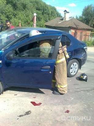 В Болхове столкнулись две иномарки. Есть пострадавший