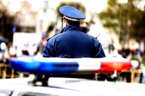 Во Мценске 18-летний парень на угнанной «четверке» влетел в дерево 