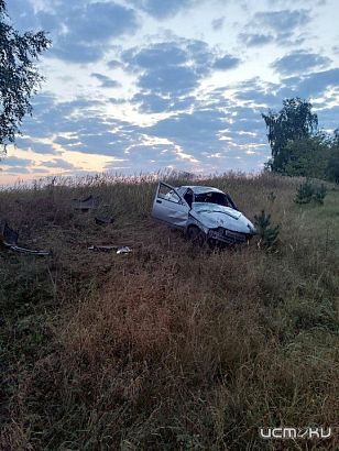В Орловской области «Лада» с трассы улетела в кювет и опрокинулась