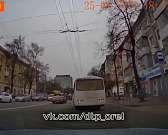 Решил не тратить время на пешеходный переход: в Орле мальчик выскочил на самокате на проезжую часть и едва не пострадал