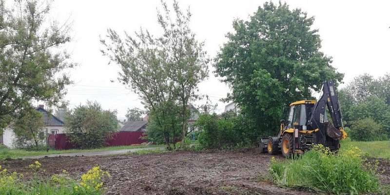 Жители Лужков за свой счет оборудуют детскую площадку