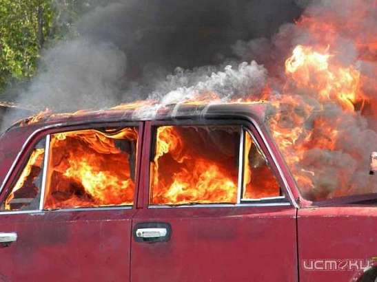 Во Мценске горела "шестерка" 