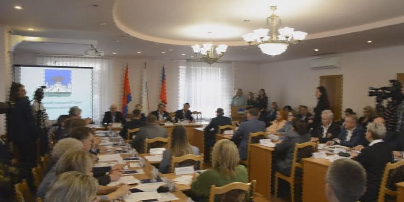 На первом заседании нового созыва горсовета...