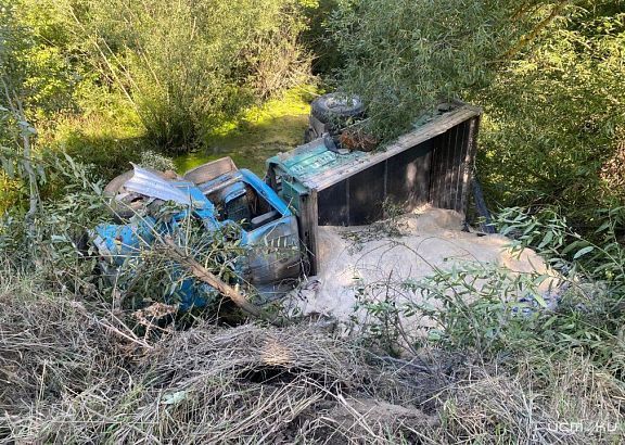 В Ливенском районе погиб водитель перевернувшегося грузовика