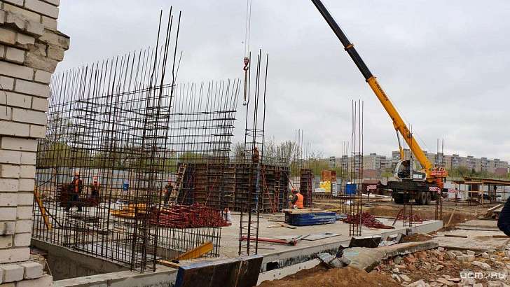 Фотофакт: в Орле возобновилось строительство теннисных кортов 