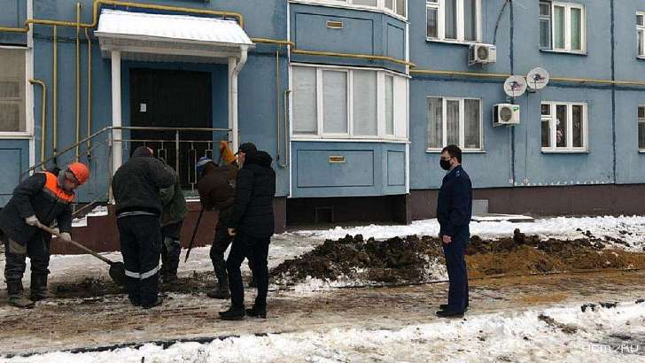 После огласки в СМИ для орловского инвалида начали устанавливать пандус