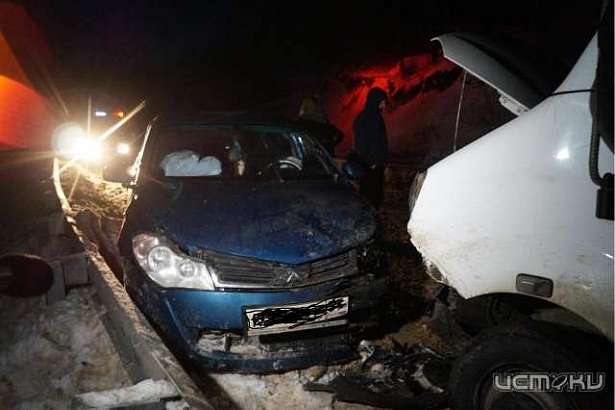 На Орловской земле произошло лобовое столкновение маршрутки с легковушкой