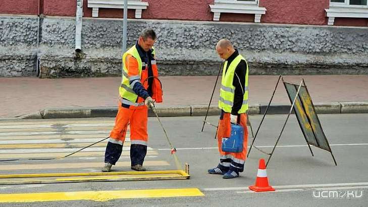 В Орле начали наносить дорожную разметку