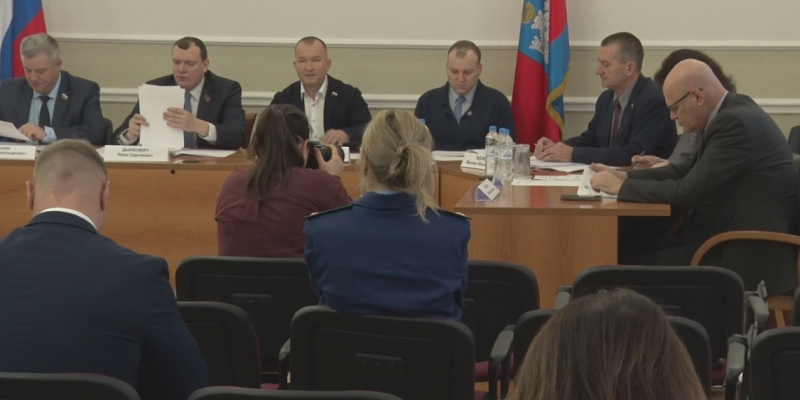 Квартиры для врачей в лизинг, окончание ремонта главной больницы в Ливнах опять откладывается