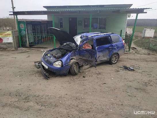 На орловской трассе произошло столкновение «Лады» с тяжелым грузовиком