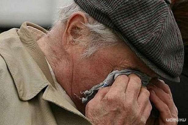 В Верховском районе мужчина ограбил пенсионера