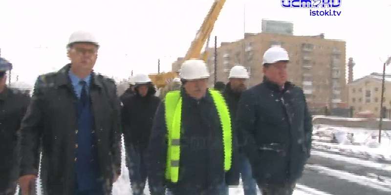 Одна радость- Красный мост. Прокурор, чиновники и подрядчики выехали на место и убедились, хоть здесь хоть и после срыва сроков, но работы движутся к ...