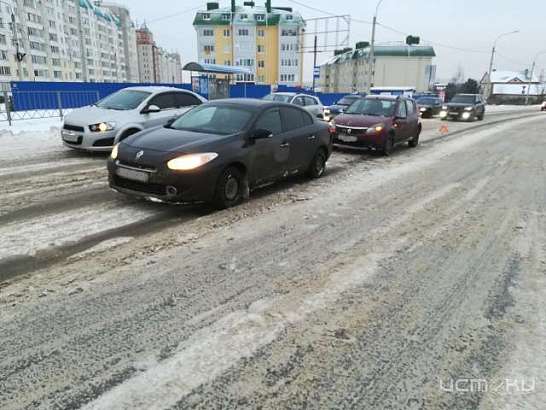 Не выдержал дистанцию: в Орле «Рено-Логан» въехал в «Рено-Флюенс»