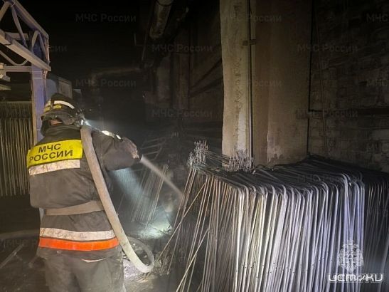 В Орловском округе загорелся производственный цех