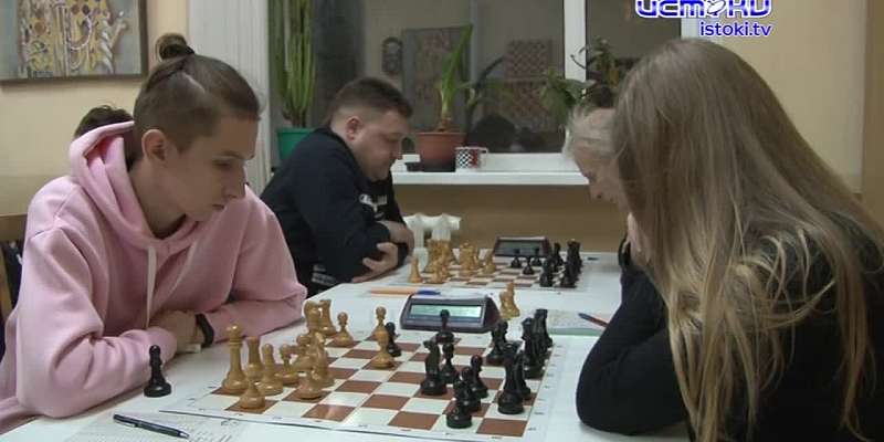 Черные против белых: в Орле прошел чемпионат области по шахматам