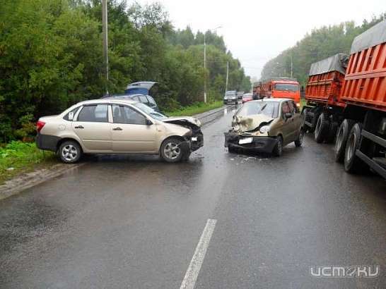 Под Орлом Лада на «встречке» въехала в Матиз