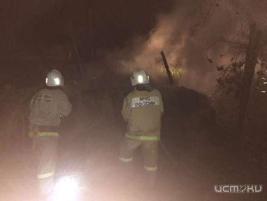 В Новосильском районе горел стог сена