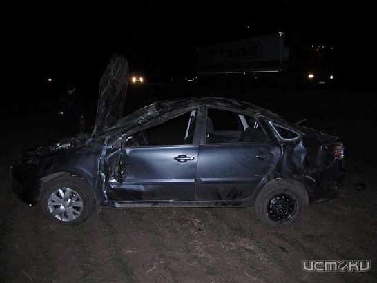 На Орловщине машина опрокинулась из-за рассыпанного на дороге жома