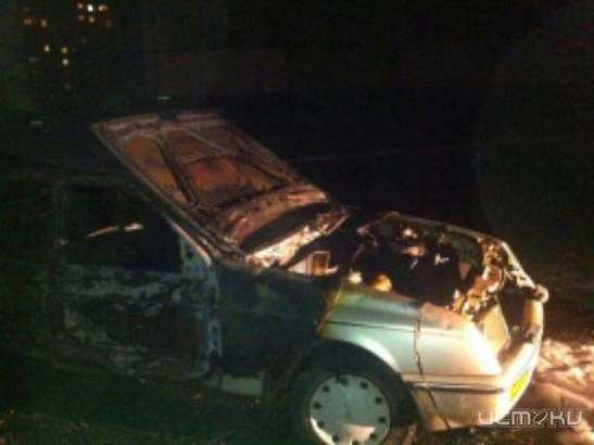 В Орле подростки делали селфи возле горящей машины