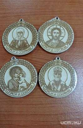 Орловчанин изготовил для наших бойцов медальоны из дерева с изображением почитаемых православных святых
