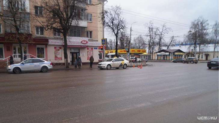 В Орле таксист сбил девушку на пешеходном переходе